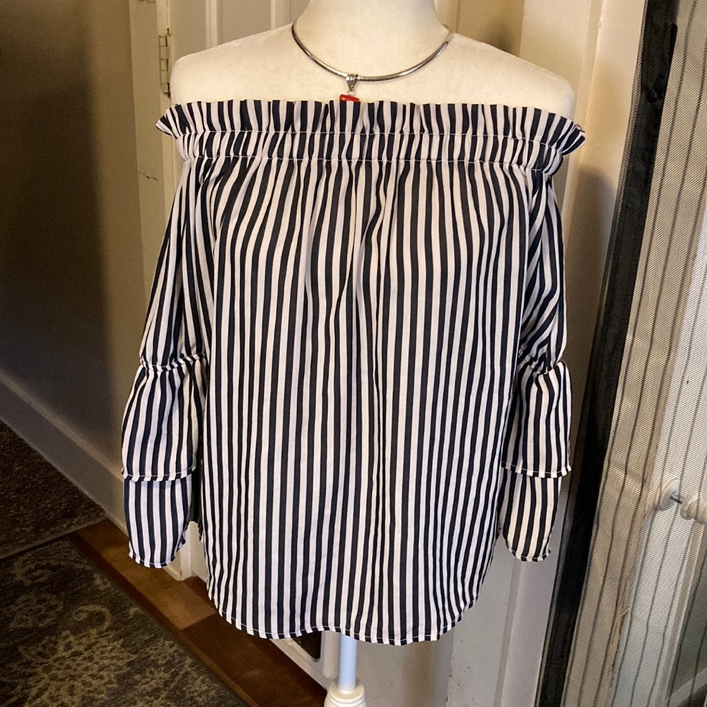 Sweet Pea off the shoulders blouse size M